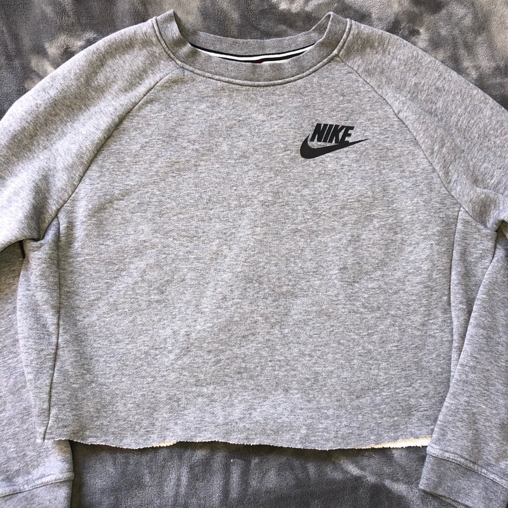 Cropped Nike Sweatshirt